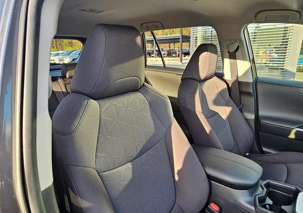 Toyota RAV4 cena 93900 przebieg: 178992, rok produkcji 2019 z Szlichtyngowa małe 742
